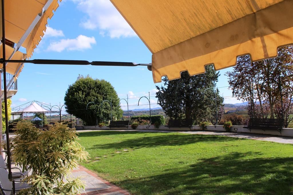 Locanda Del Boscogrande Montegrosso dʼAsti Buitenkant foto