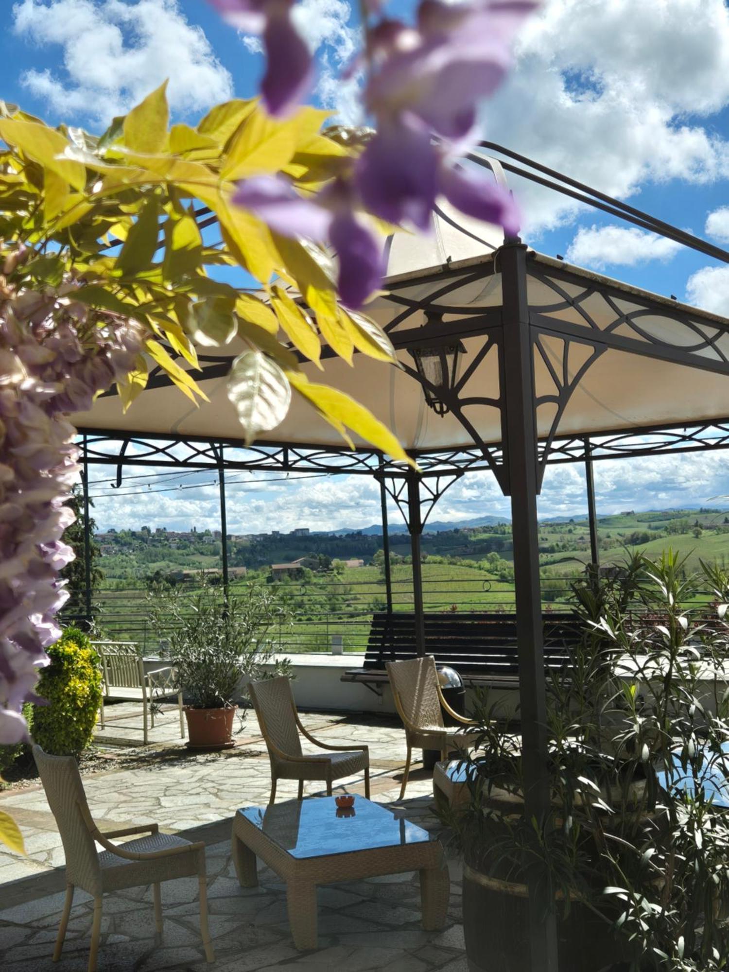 Locanda Del Boscogrande Montegrosso dʼAsti Buitenkant foto