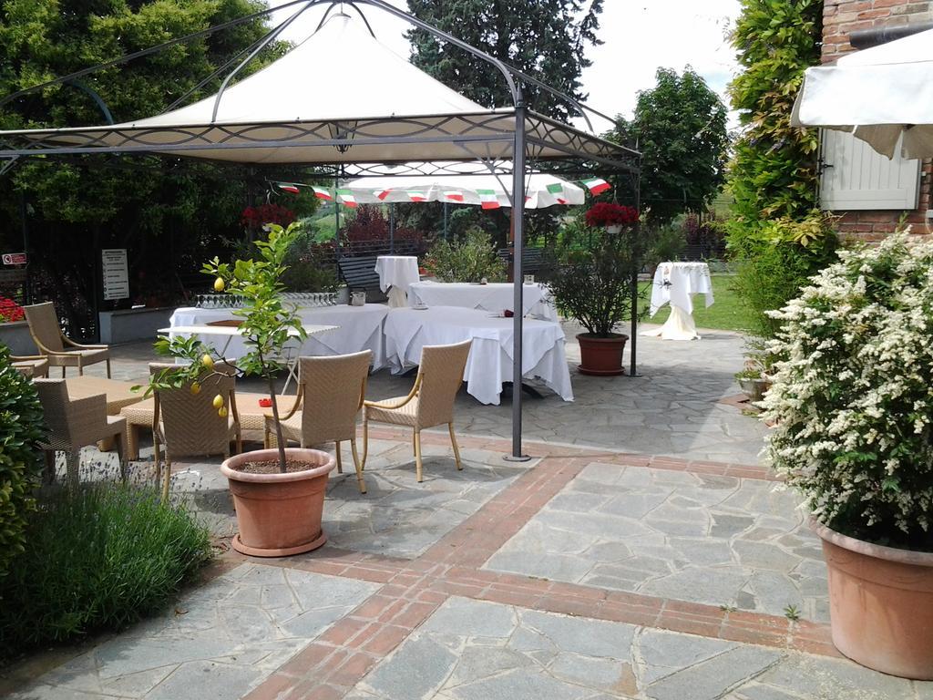Locanda Del Boscogrande Montegrosso dʼAsti Buitenkant foto